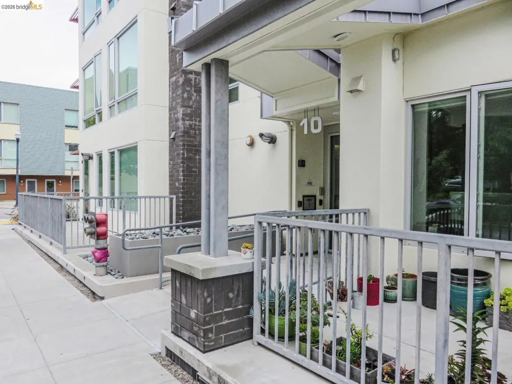 10 Innes Ct #307 San Francisco, CA 94124