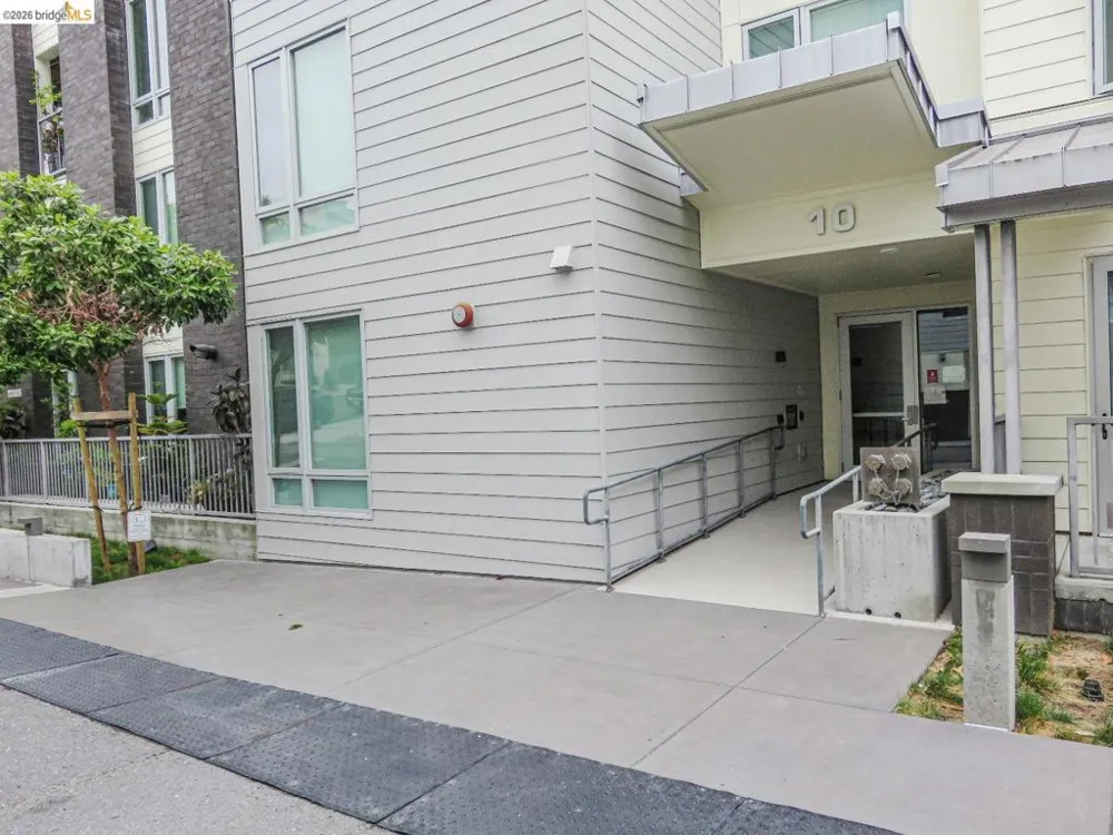 10 Innes Ct #307 San Francisco, CA 94124