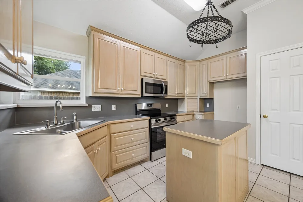 216 Point Circle Pilot Point, TX 76258