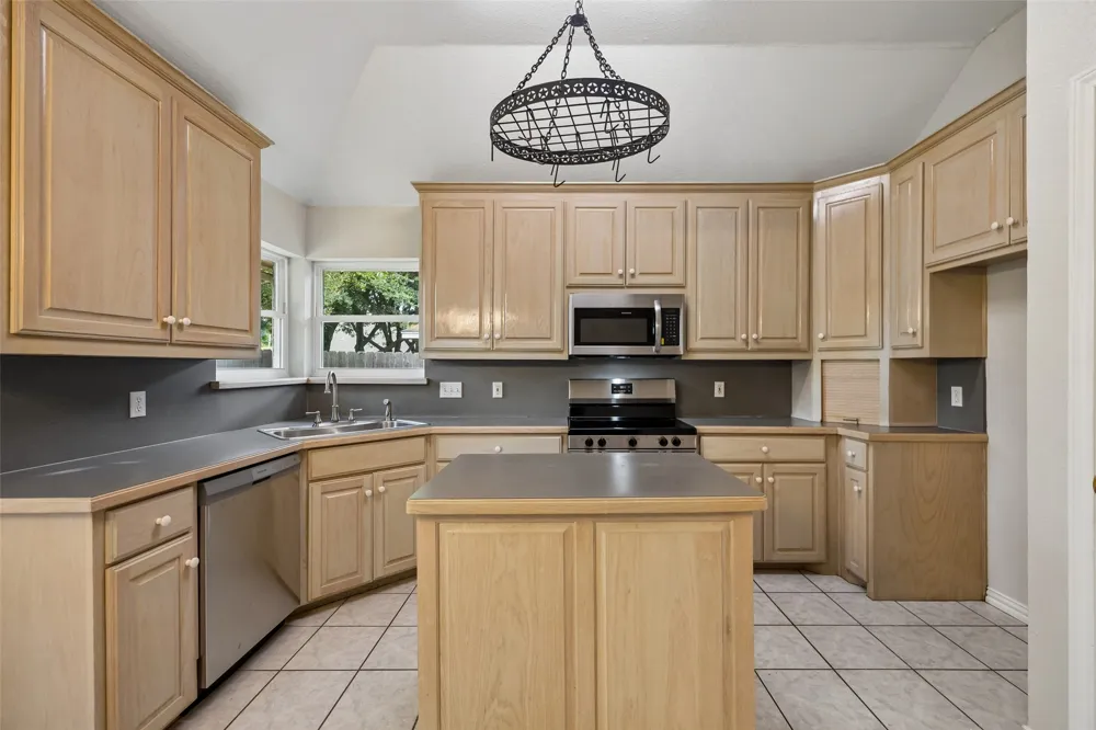 216 Point Circle Pilot Point, TX 76258