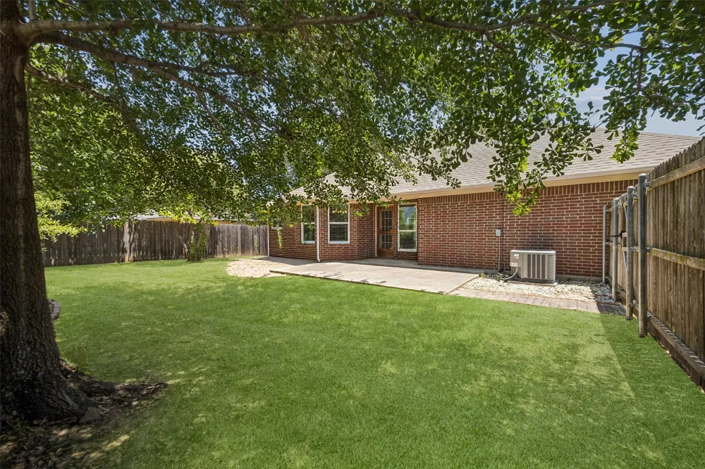 216 Point Circle Pilot Point, TX 76258