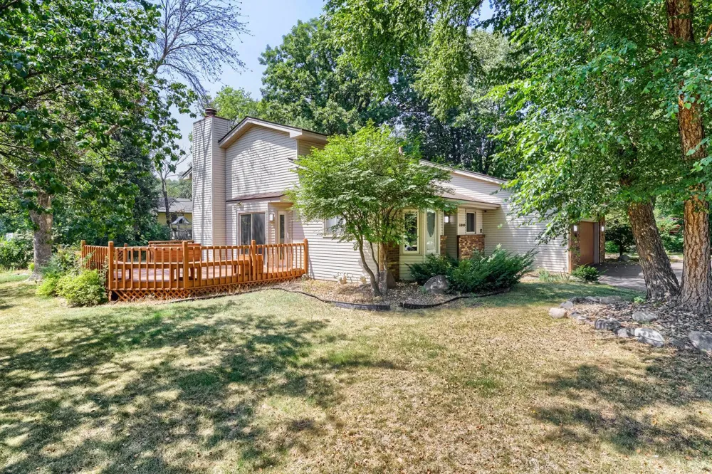 11809 Edgewood Avenue Champlin, MN 55316