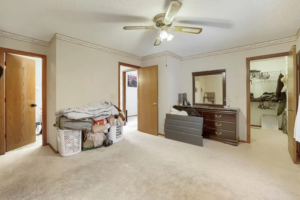 11809 Edgewood Avenue Champlin, MN 55316