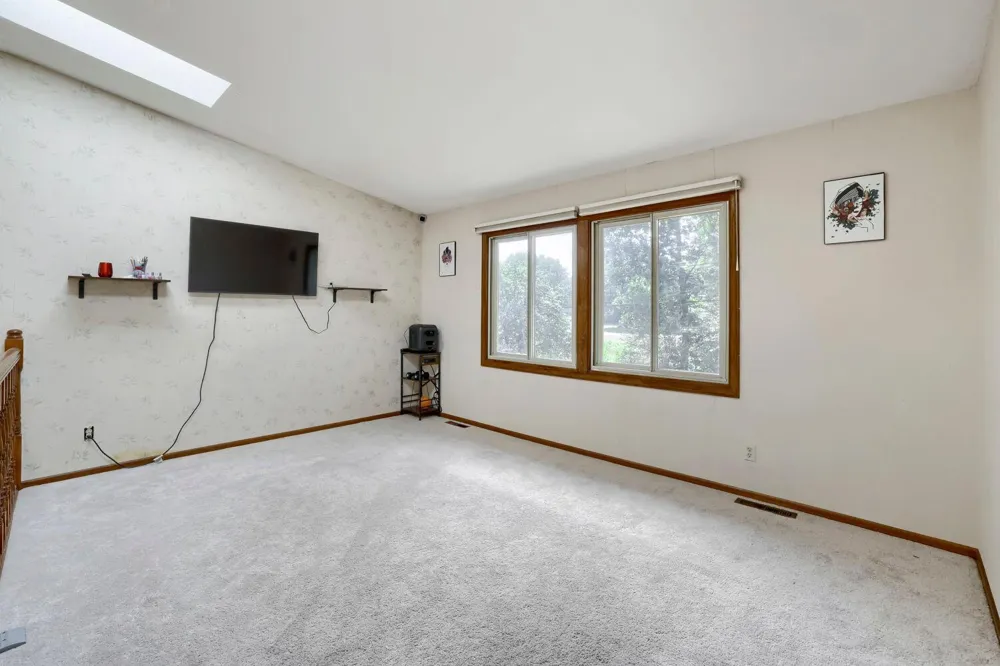 11809 Edgewood Avenue Champlin, MN 55316