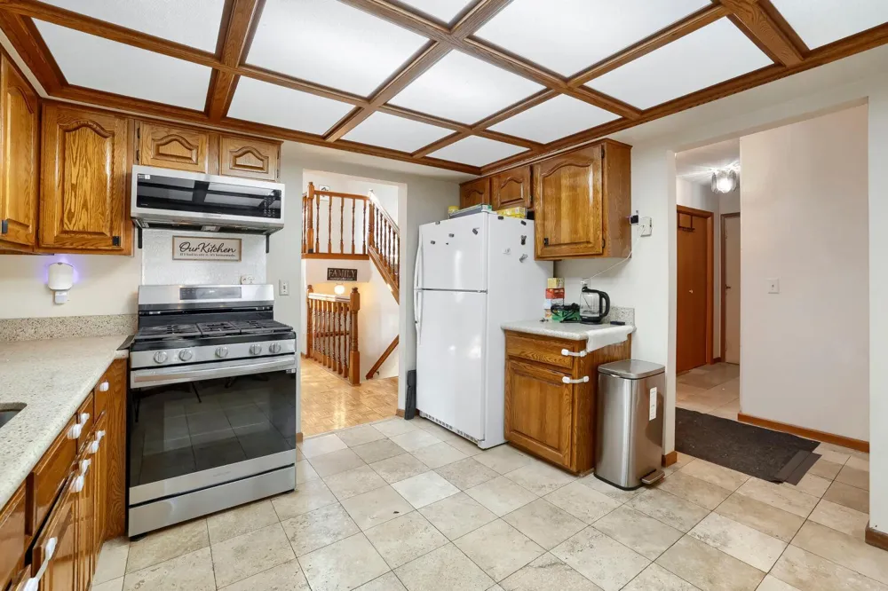 11809 Edgewood Avenue Champlin, MN 55316