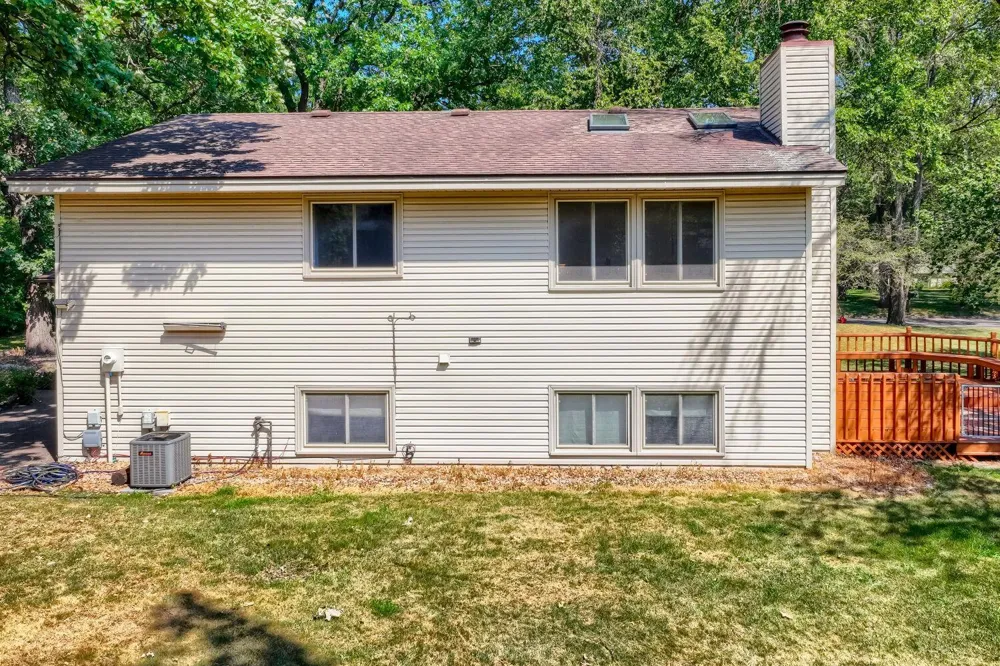 11809 Edgewood Avenue Champlin, MN 55316