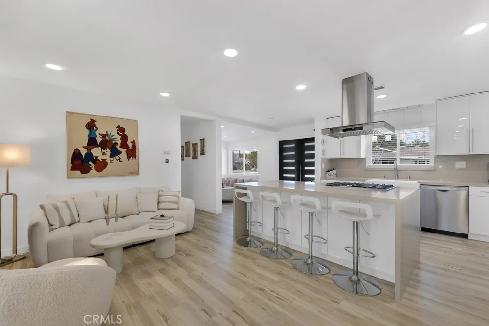 22736 Schoolcraft West Hills, CA 91307