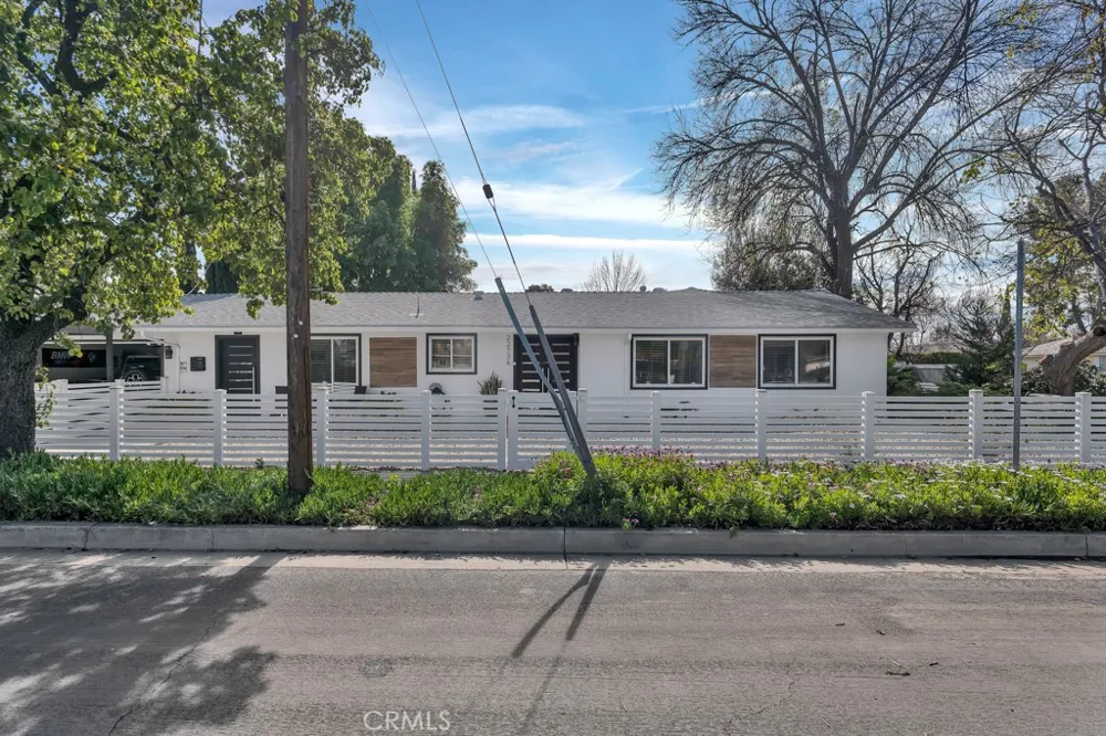 22736 Schoolcraft West Hills, CA 91307