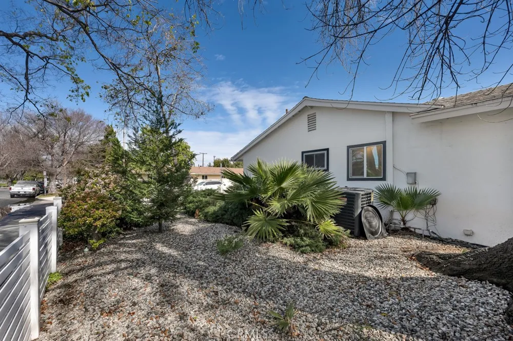 22736 Schoolcraft West Hills, CA 91307