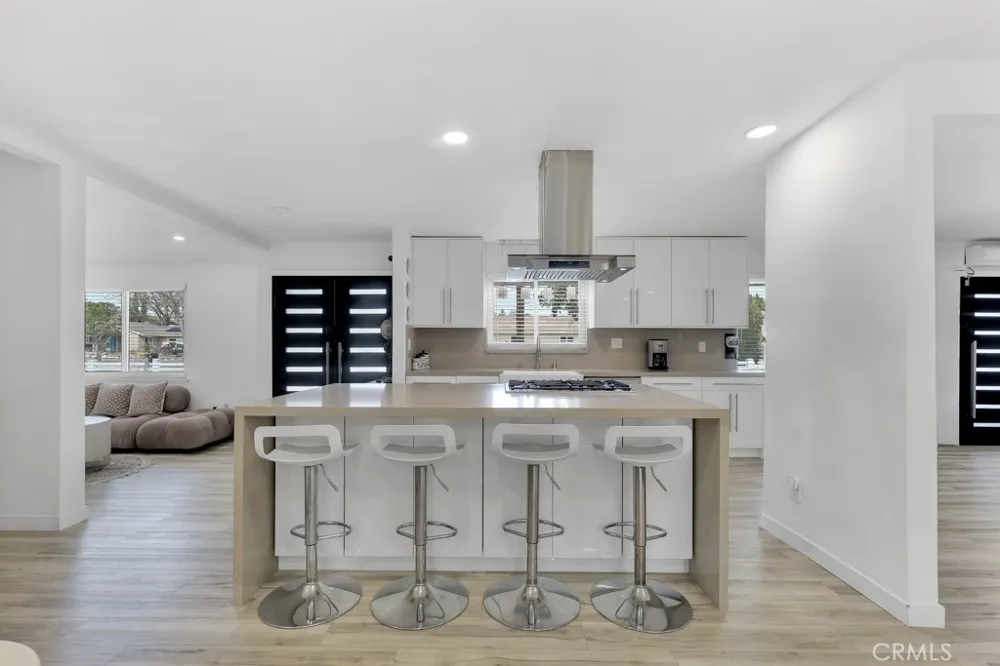 22736 Schoolcraft West Hills, CA 91307