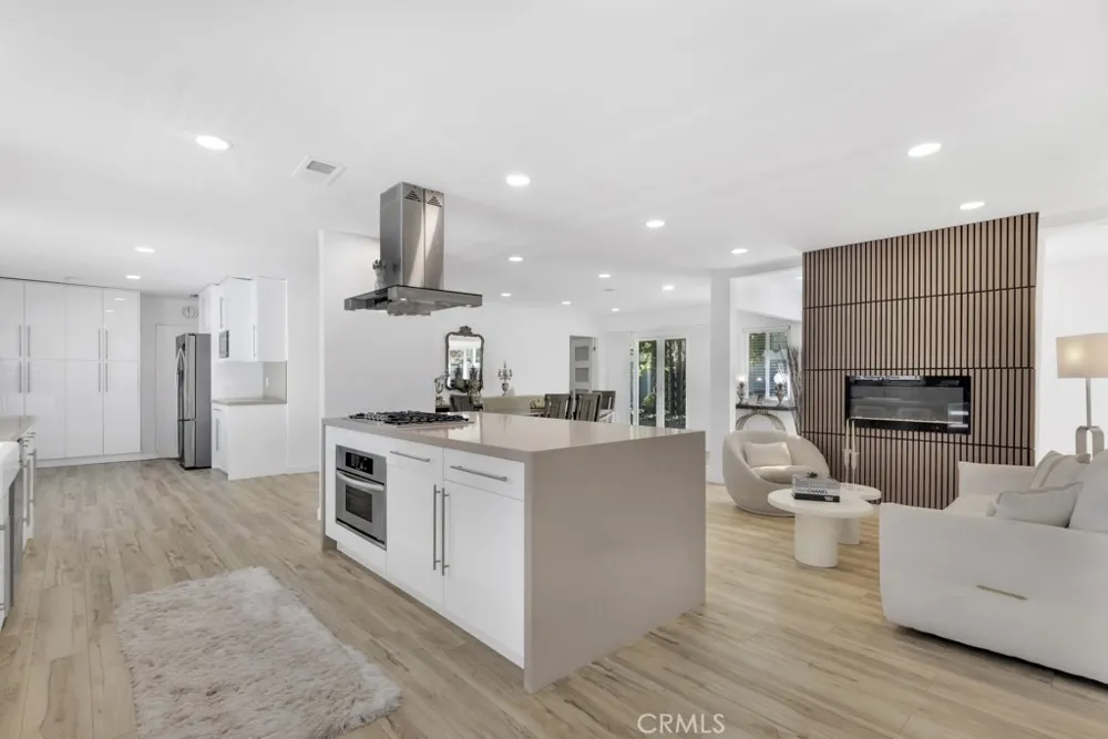 22736 Schoolcraft West Hills, CA 91307