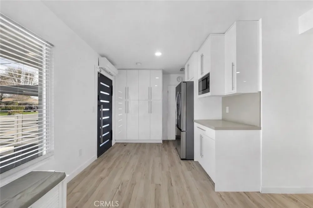 22736 Schoolcraft West Hills, CA 91307