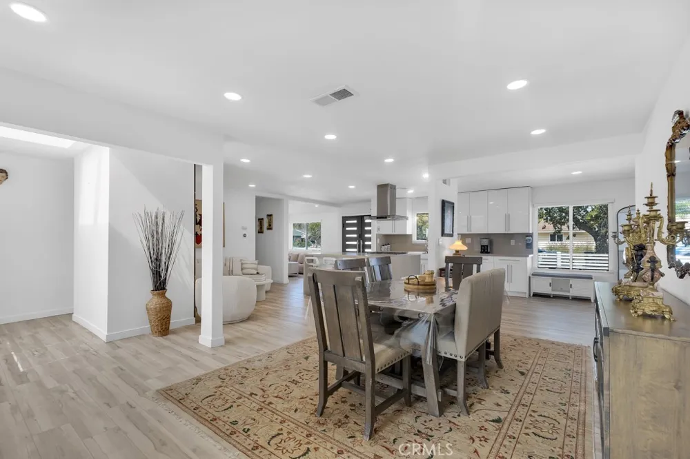 22736 Schoolcraft West Hills, CA 91307