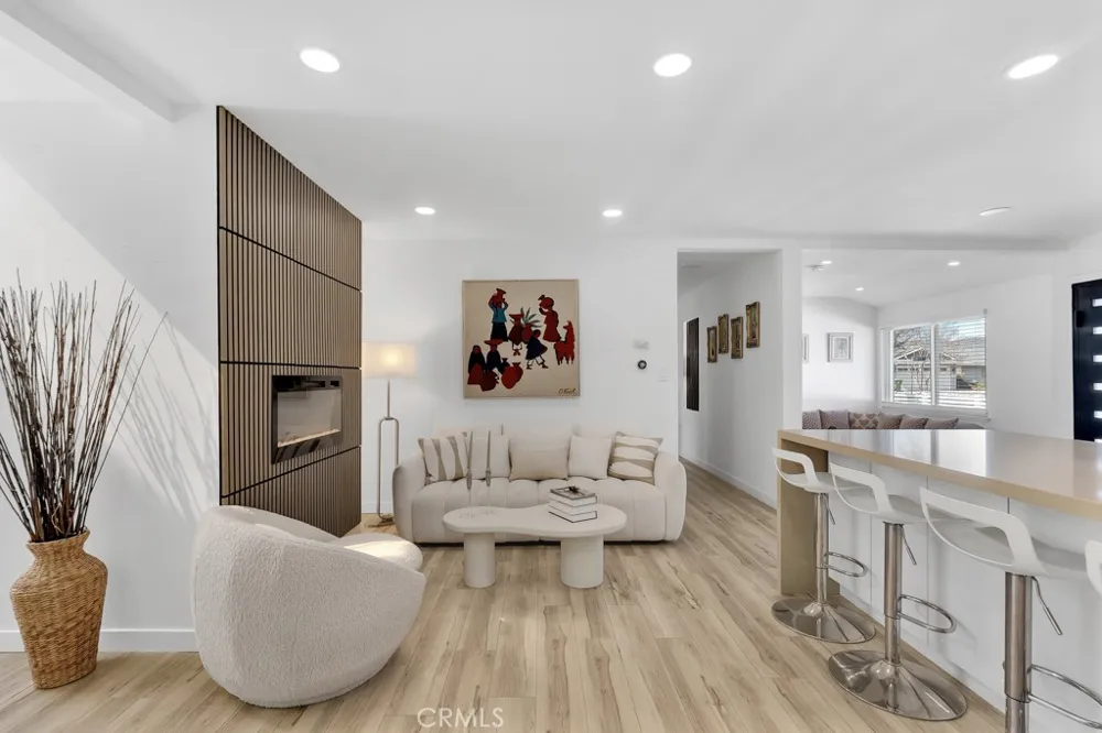 22736 Schoolcraft West Hills, CA 91307