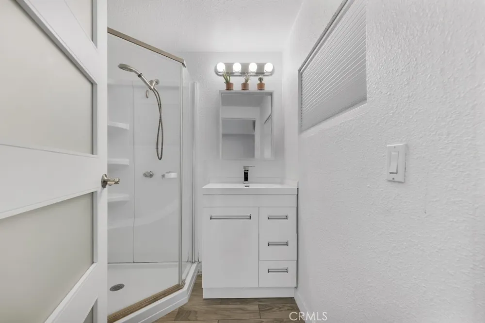 22736 Schoolcraft West Hills, CA 91307