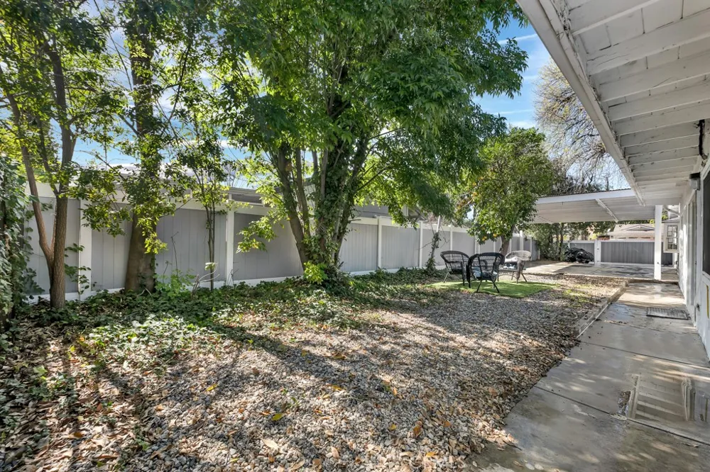 22736 Schoolcraft West Hills, CA 91307