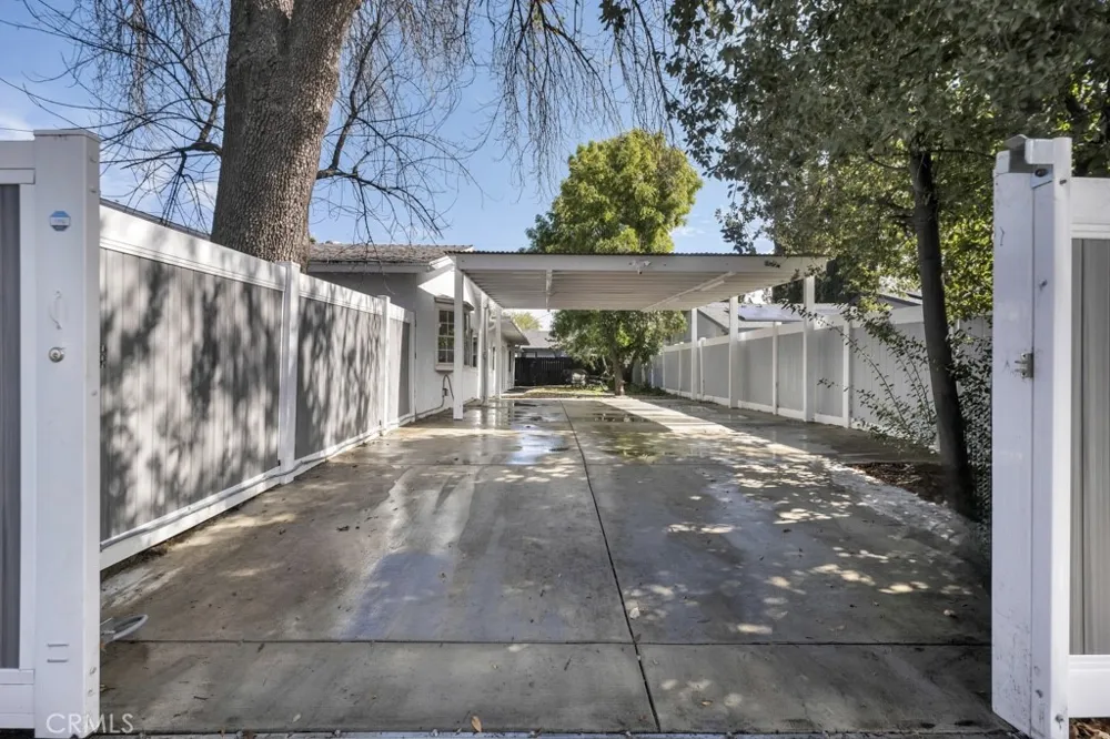 22736 Schoolcraft West Hills, CA 91307