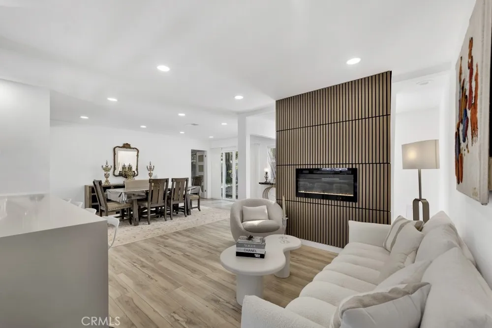 22736 Schoolcraft West Hills, CA 91307