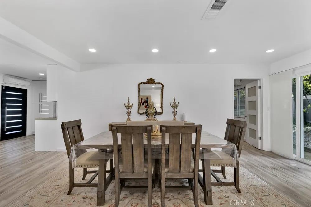 22736 Schoolcraft West Hills, CA 91307
