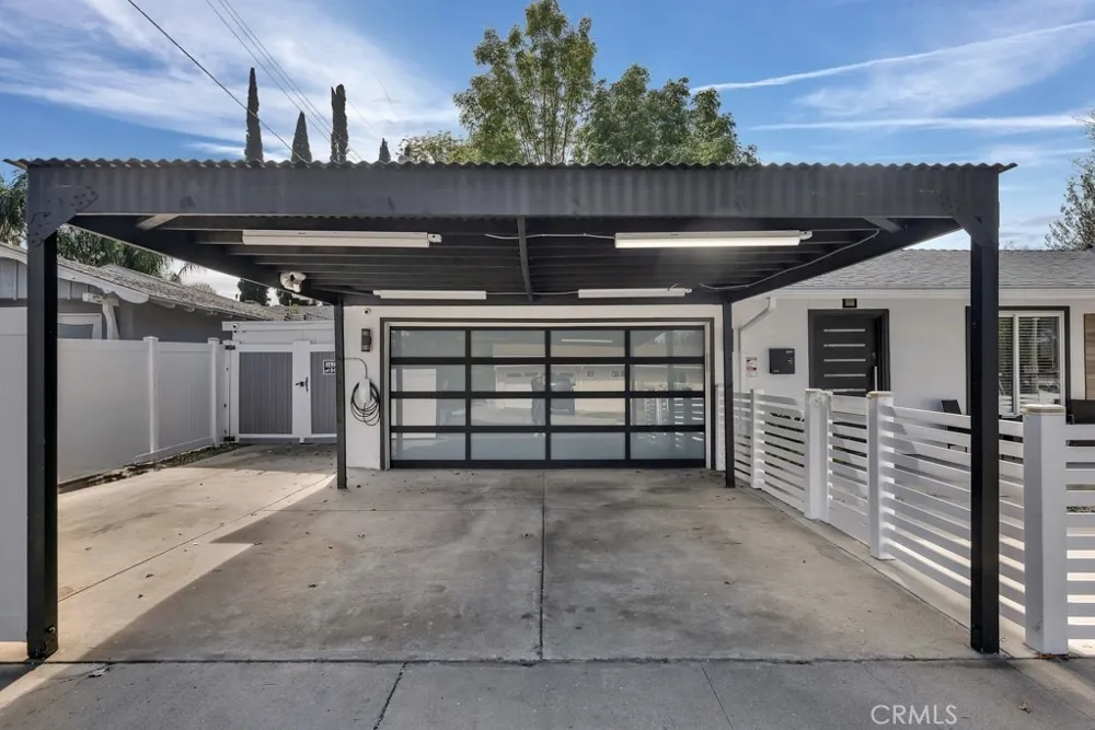 22736 Schoolcraft West Hills, CA 91307