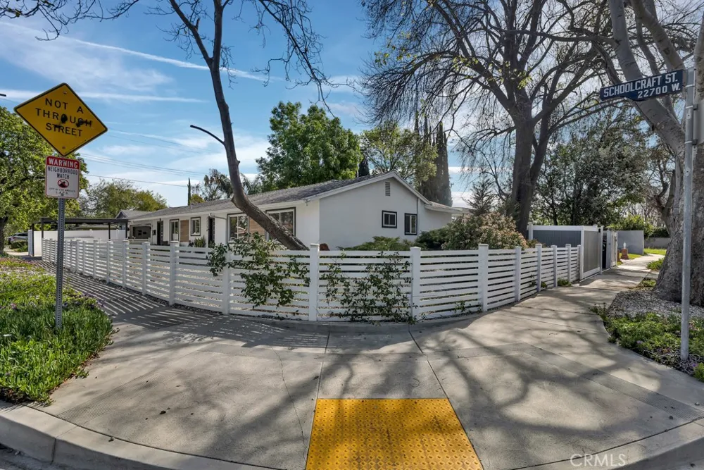 22736 Schoolcraft West Hills, CA 91307