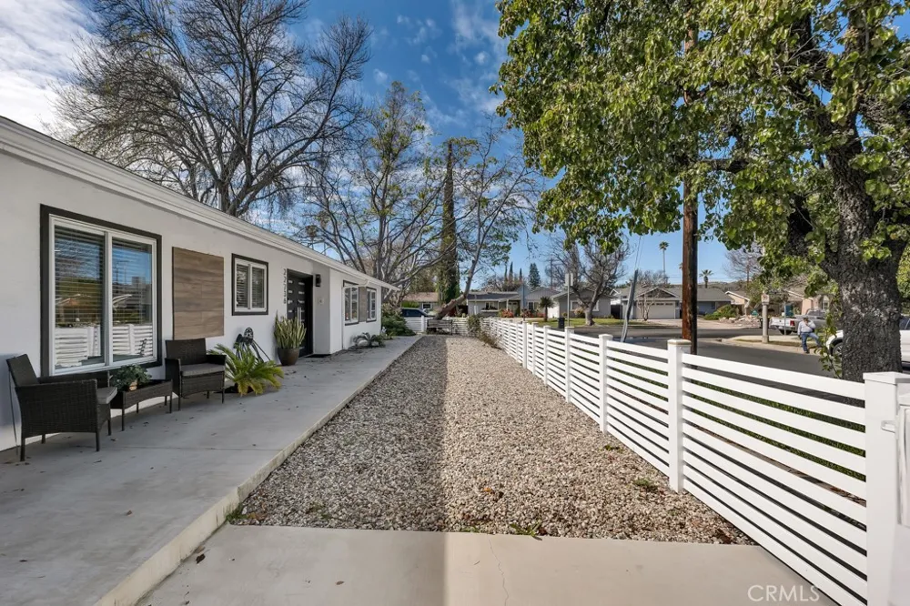 22736 Schoolcraft West Hills, CA 91307