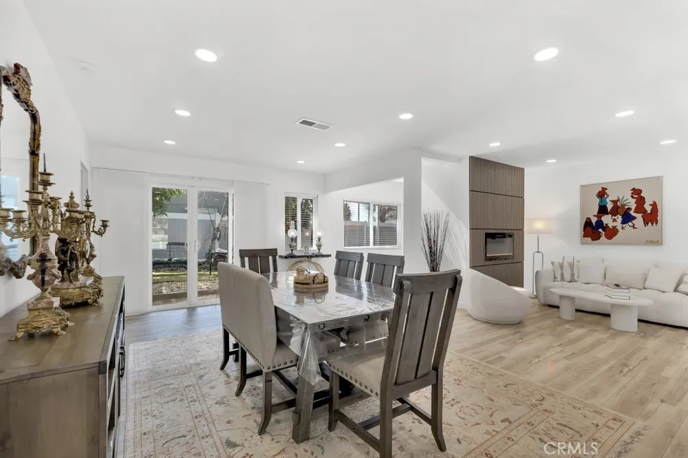22736 Schoolcraft West Hills, CA 91307