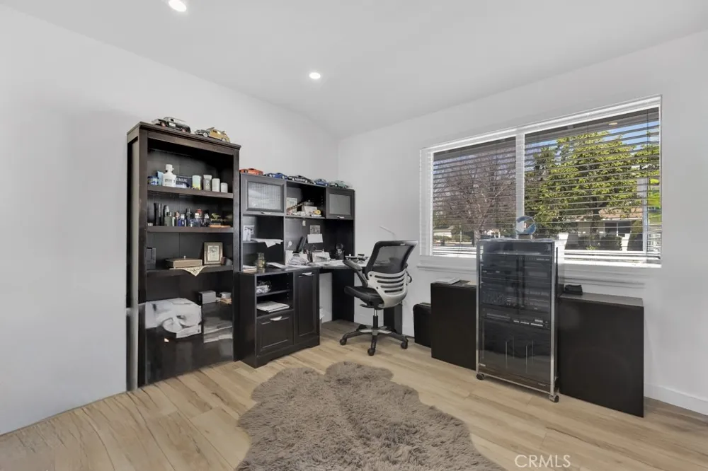 22736 Schoolcraft West Hills, CA 91307