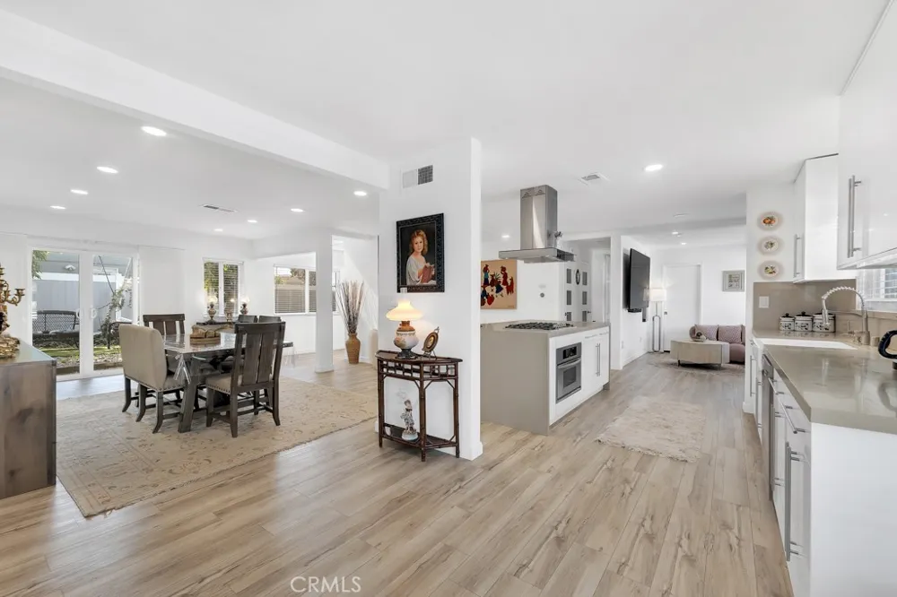 22736 Schoolcraft West Hills, CA 91307