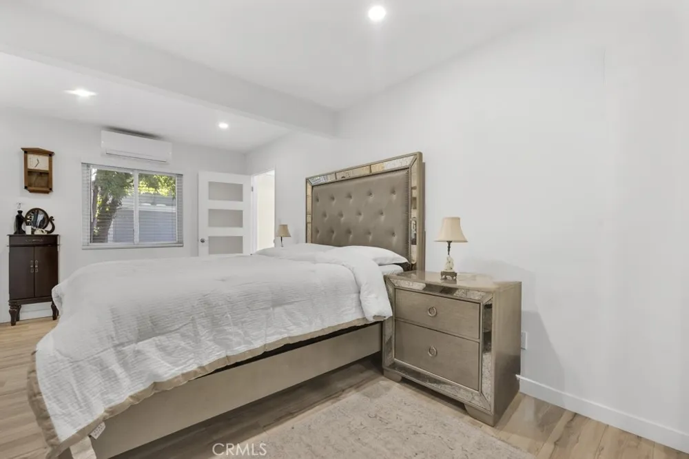 22736 Schoolcraft West Hills, CA 91307