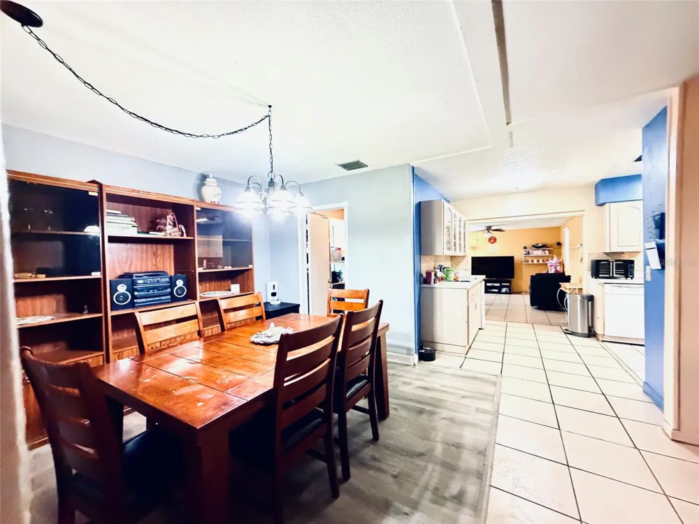 3306 W BURKE STREET Tampa, FL 33614