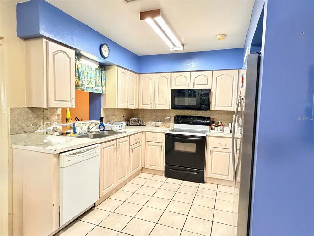 3306 W BURKE STREET Tampa, FL 33614