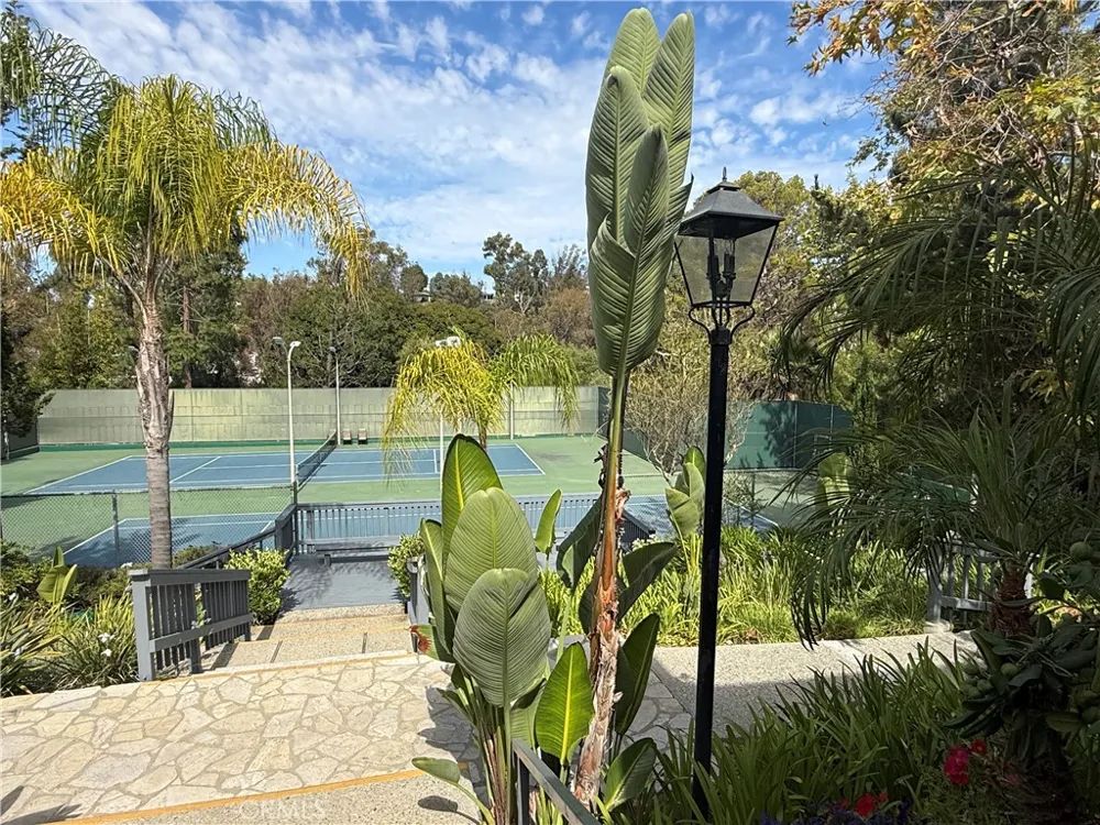3605 W Hidden Lane #218 Rolling Hills Estates, CA 90274