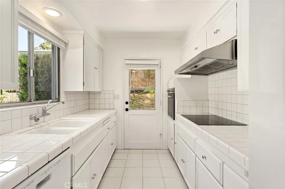 681 S Orange Grove Boulevard #3 Pasadena, CA 91105