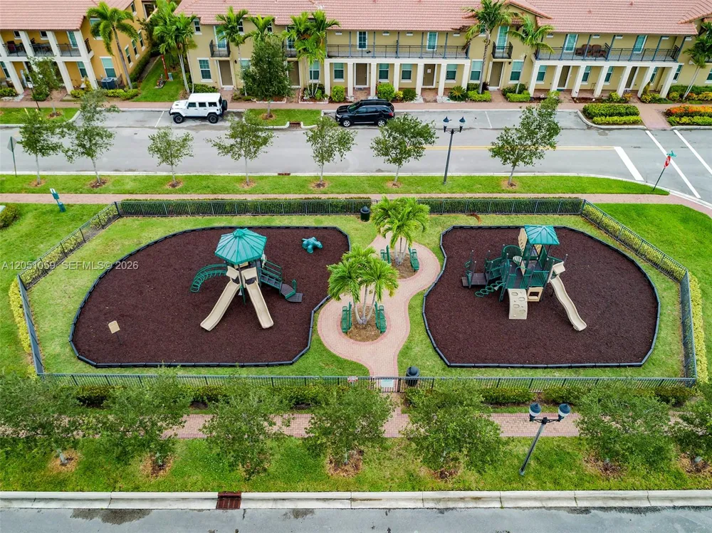 1213 SW 147th Ave Pembroke Pines, FL 33027