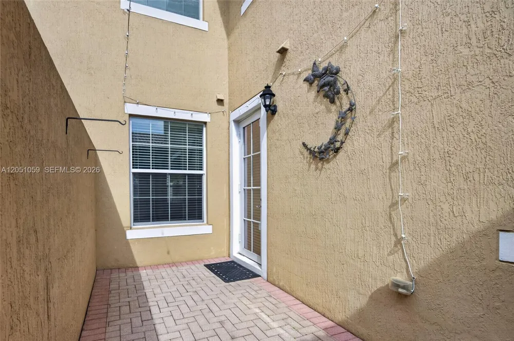 1213 SW 147th Ave Pembroke Pines, FL 33027