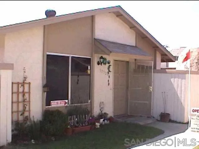 10328 Great Rock Santee, CA 92071