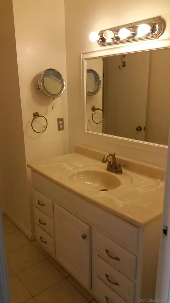 10328 Great Rock Santee, CA 92071