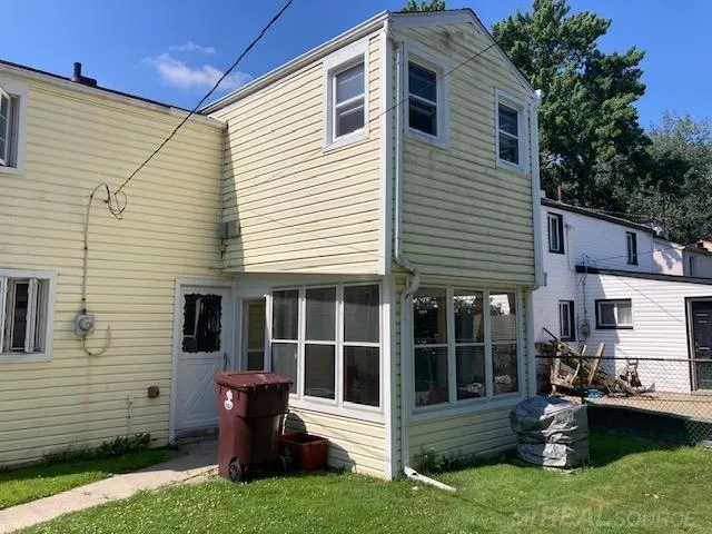 8641 Harding Street Center Line City, MI 48015