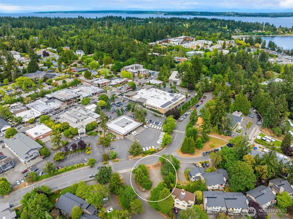 240 Shannon Drive SE Bainbridge Island, WA 98110