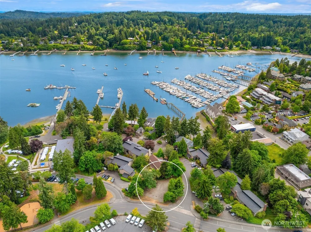 240 Shannon Drive SE Bainbridge Island, WA 98110