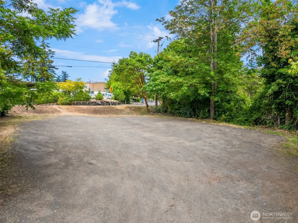 240 Shannon Drive SE Bainbridge Island, WA 98110