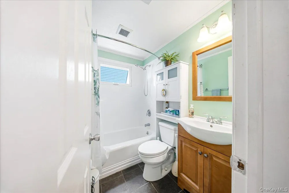 29 Milton Road Babylon, NY 11702
