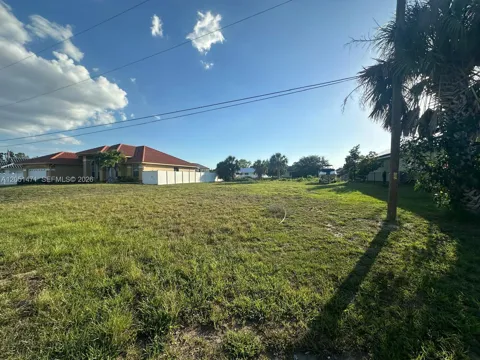 930 SW 8th PL