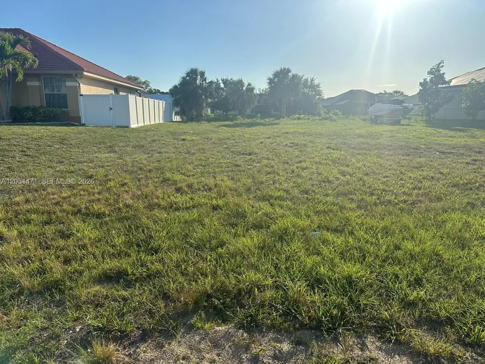 930 SW 8th PL Cape Coral, FL 33991