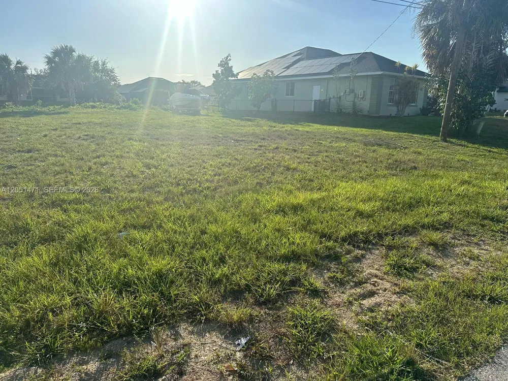 930 SW 8th PL Cape Coral, FL 33991