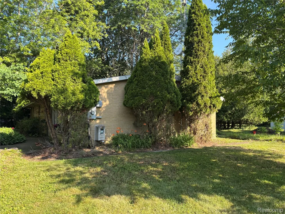 709 E Michigan Avenue E Au Gres City, MI 48703