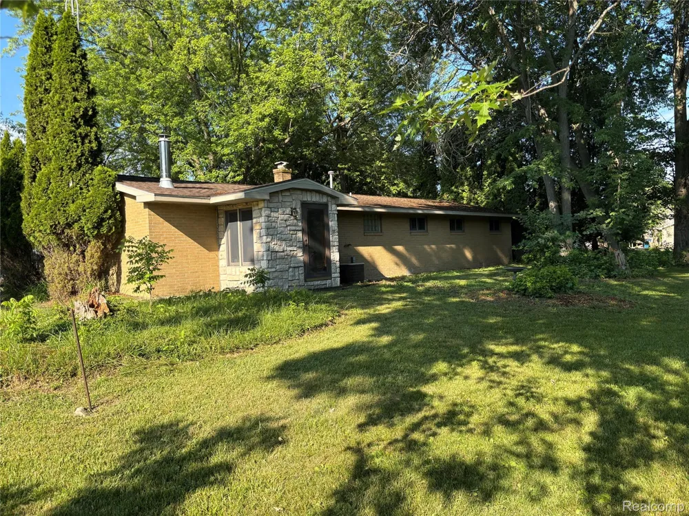 709 E Michigan Avenue E Au Gres City, MI 48703