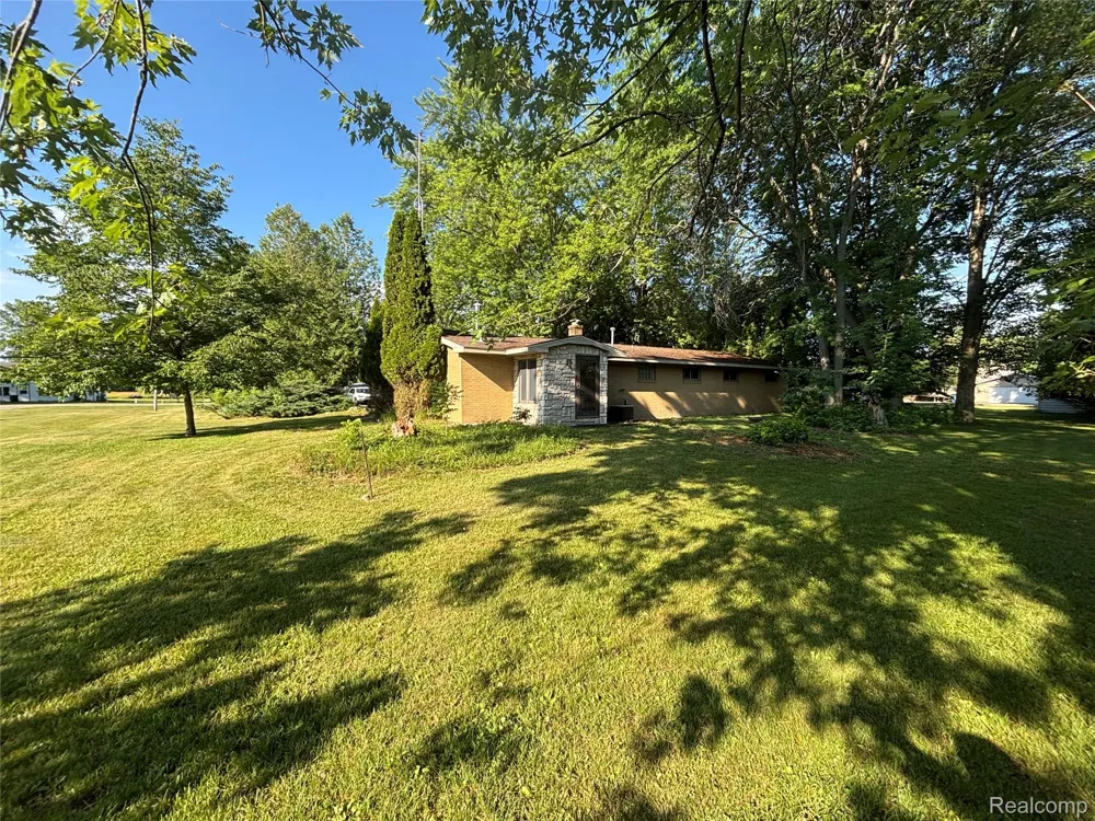 709 E Michigan Avenue E Au Gres City, MI 48703