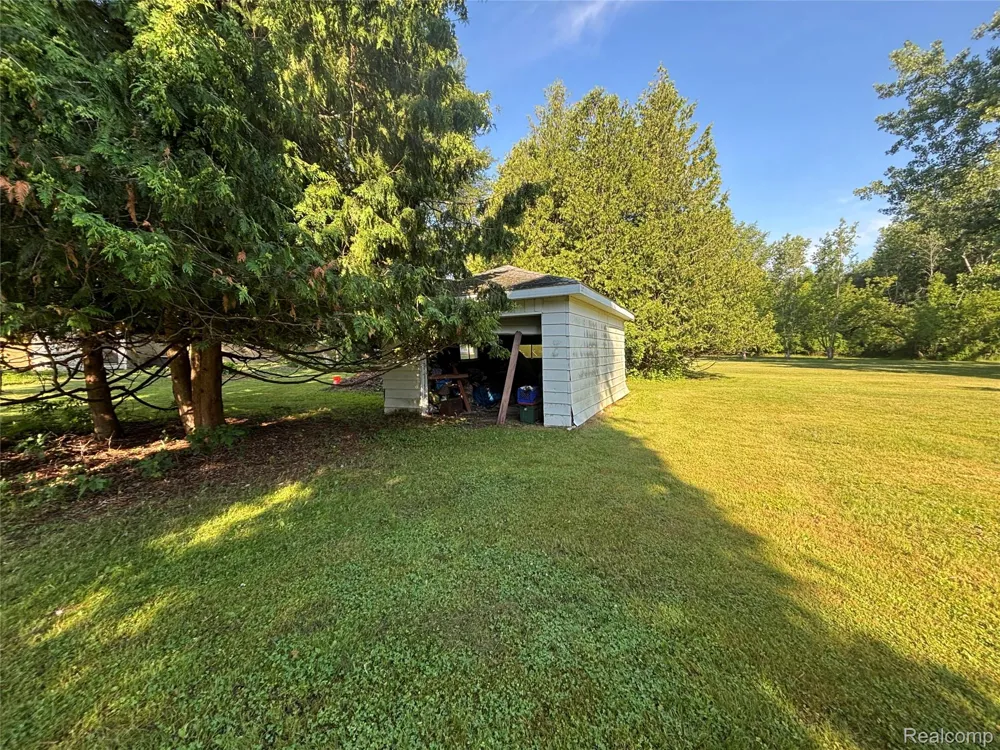 709 E Michigan Avenue E Au Gres City, MI 48703